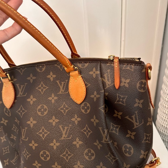 Authentic Louis Vuitton Turenne MM Monogram dust bag and box included. Well-kept - Picture 3 of 15